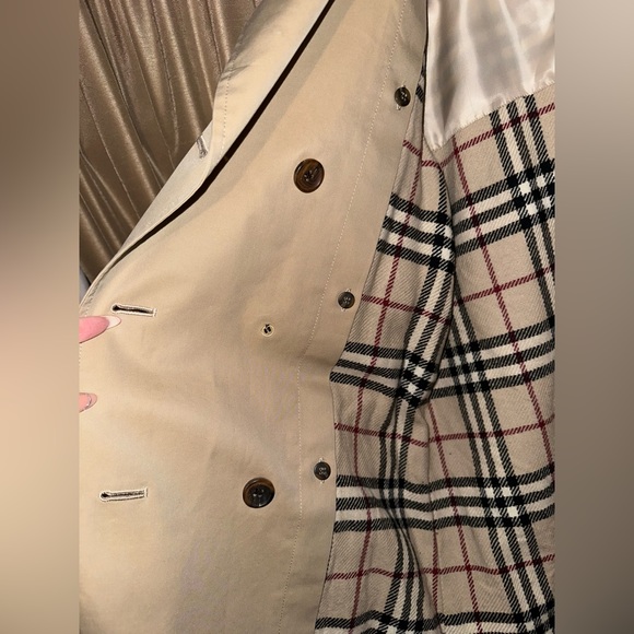 ❌SOLD❌ Burberry Trench Coat - Picture 7 of 16